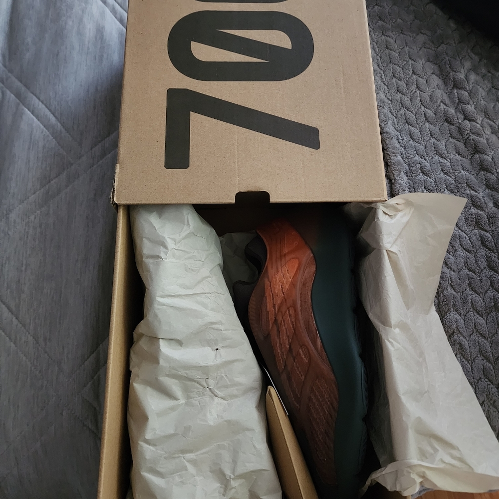 Shoes - Picture 3 of 7